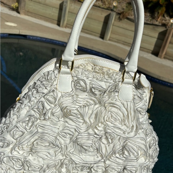 Purse beautiful unique party and dressy. - Picture 4 of 8